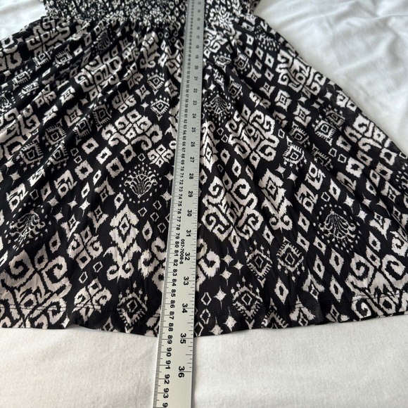 Old Navy Women's Babydoll Black Gray Tribal Print V-Neck Dress Size Medium Boho - Picture 11 of 13